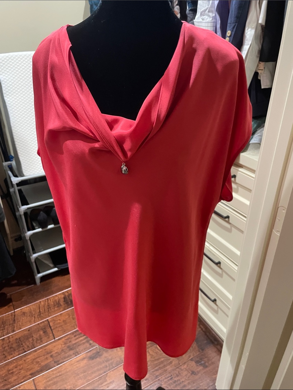 Women’s St. John flowy Pink Draped V-Neck Top (XL)